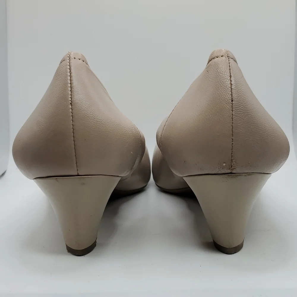Naturalizer Nude Beige Leather Low Heel Pumps